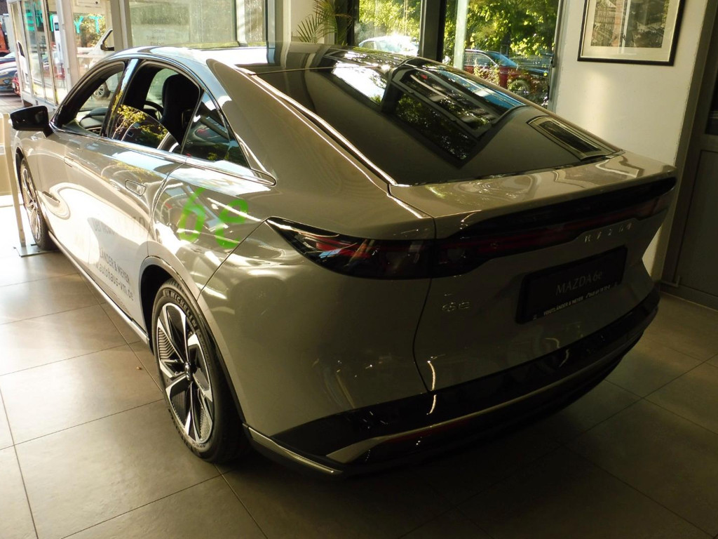 Mazda 6e