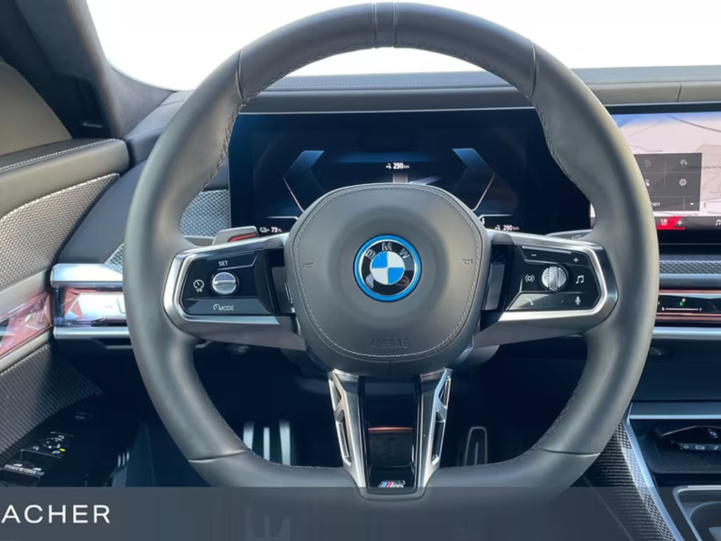 BMW i7