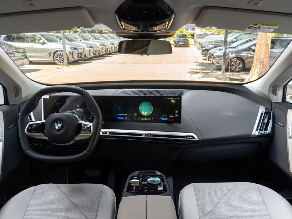 BMW iX