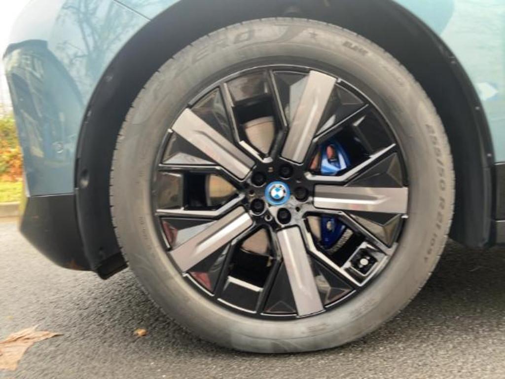BMW iX