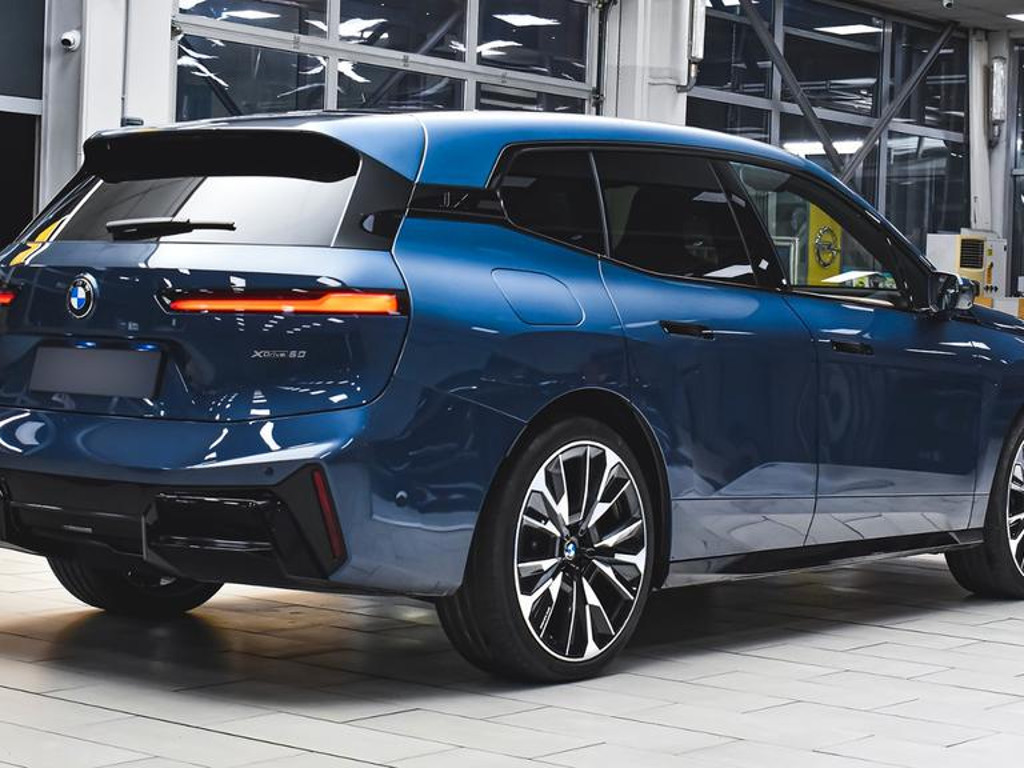 BMW iX