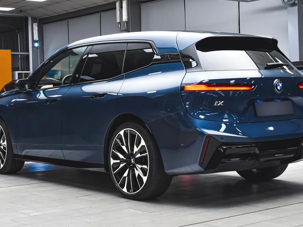 BMW iX
