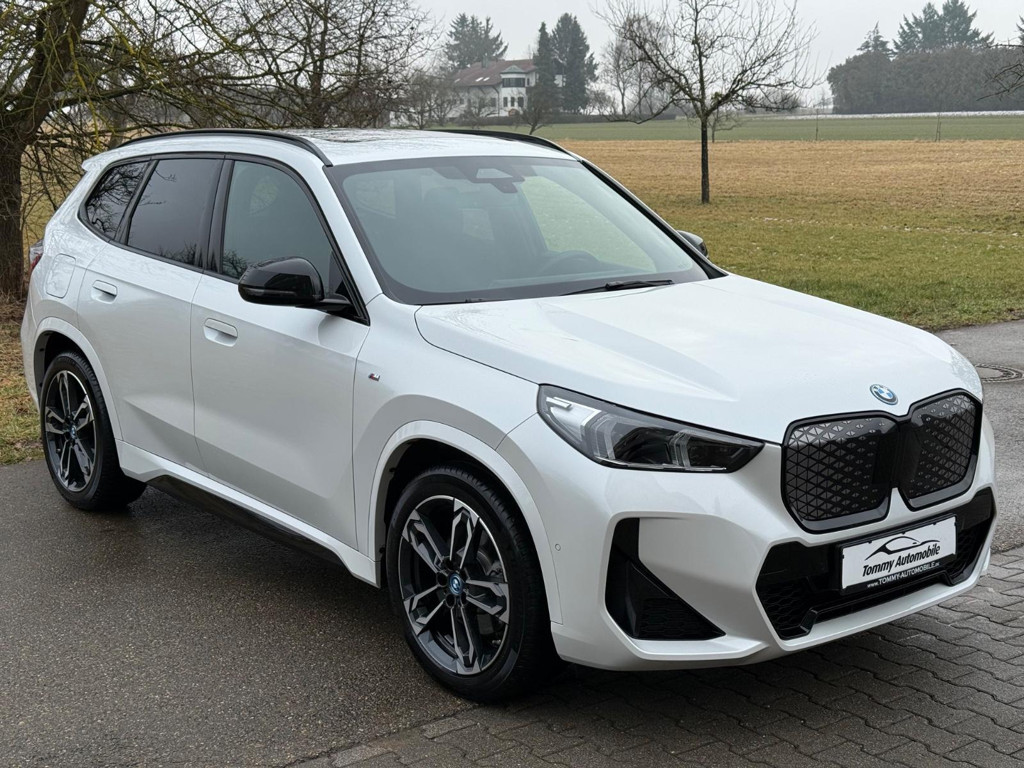 BMW iX1