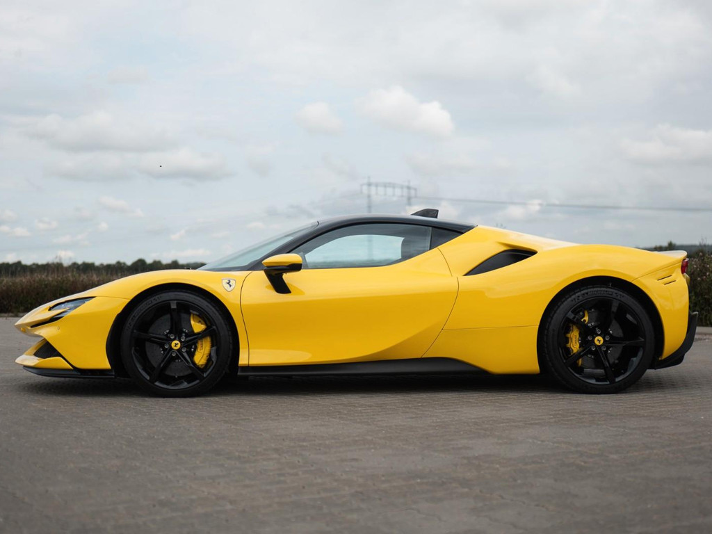 Ferrari SF90