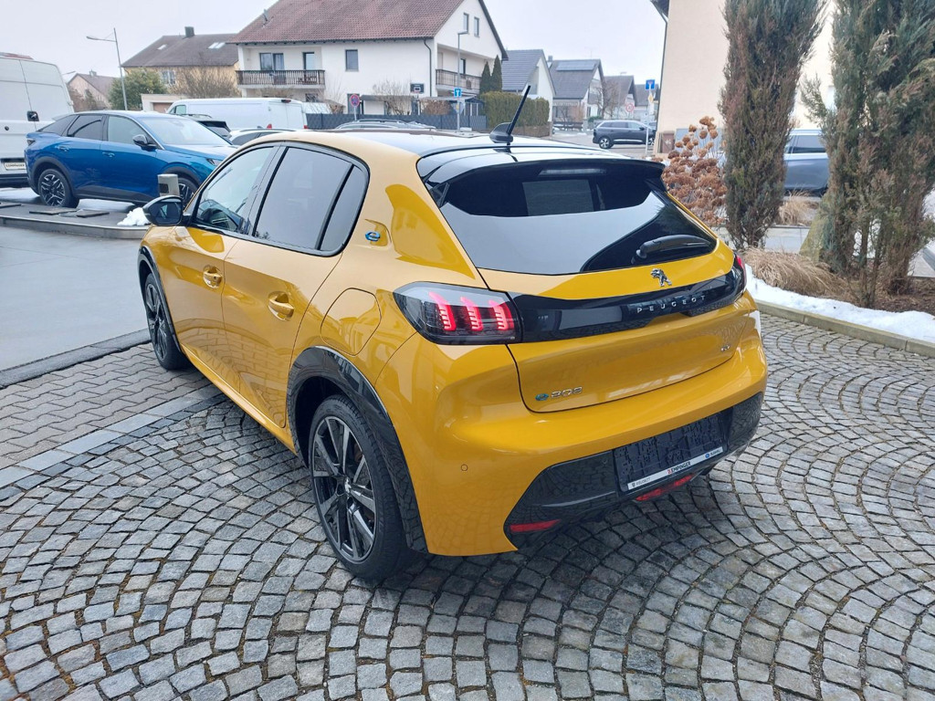 Peugeot e-208