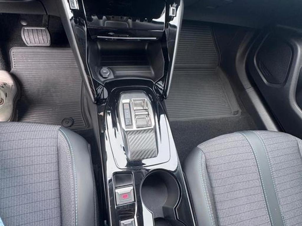 Peugeot e-2008