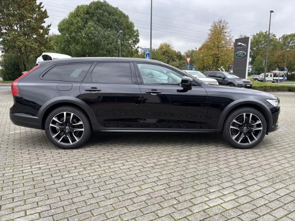 Volvo V90 Cross Country