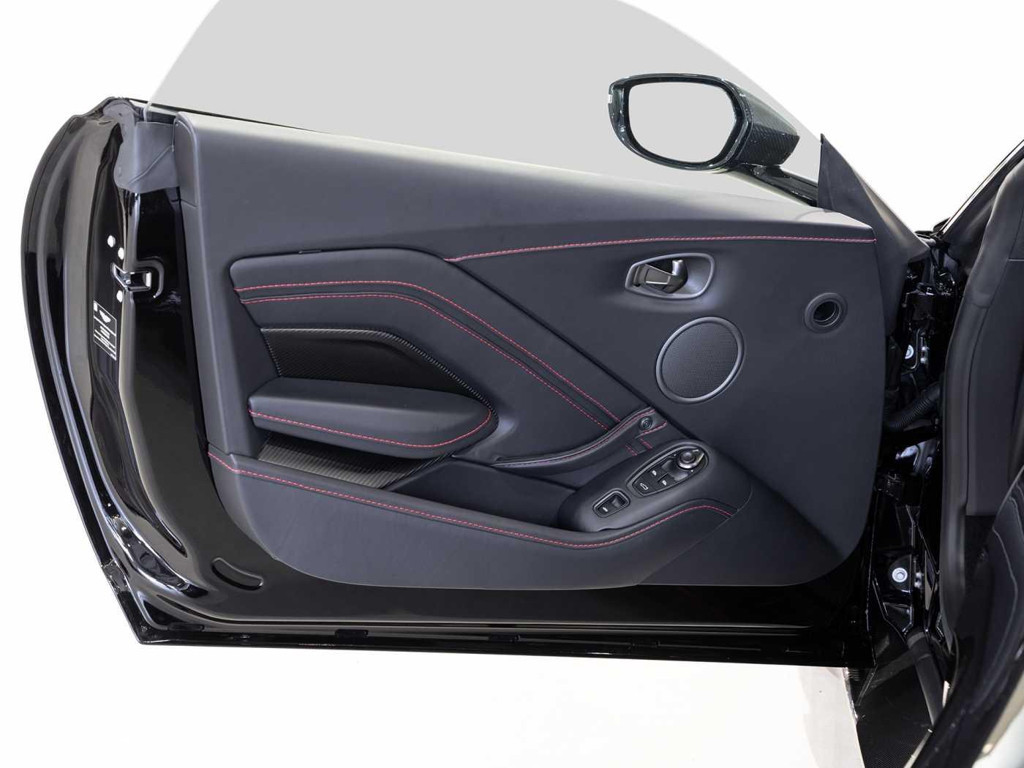 Aston Martin Vantage