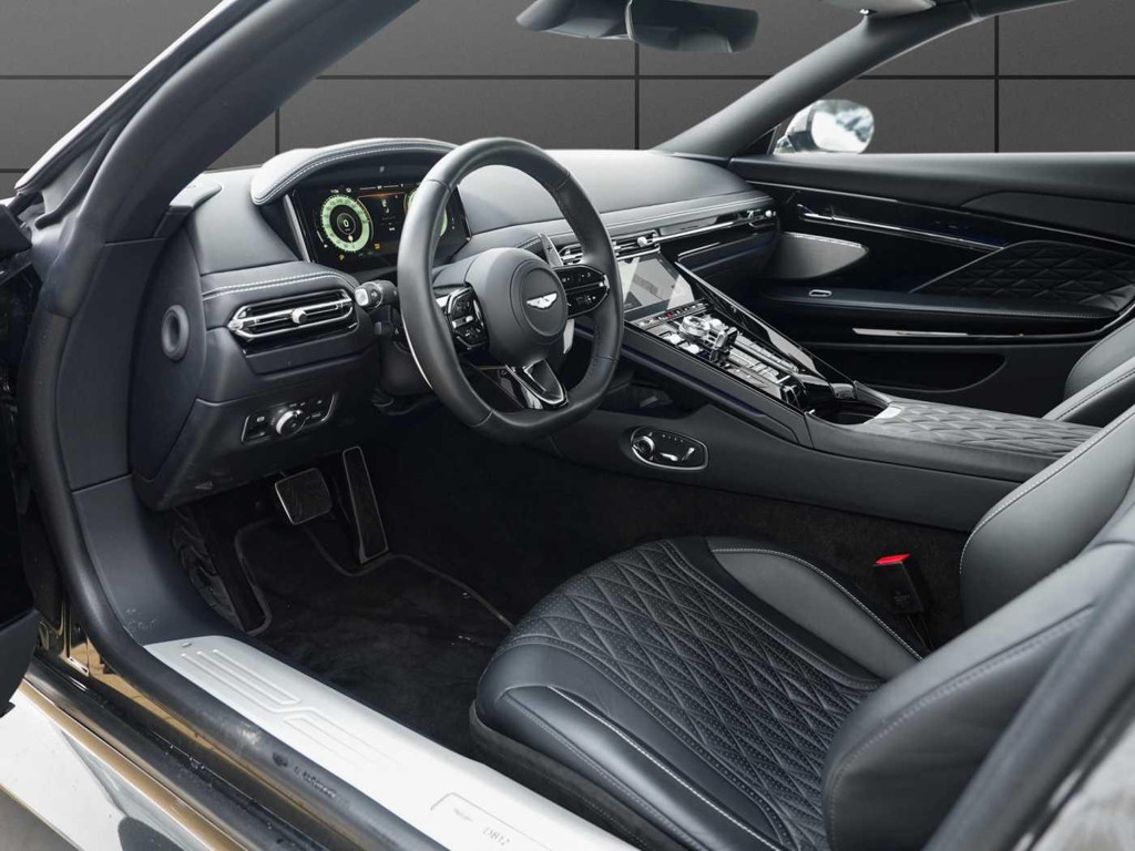 Aston Martin DB12