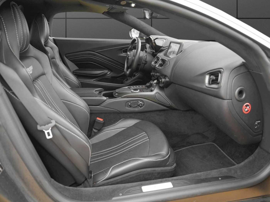 Aston Martin V8 Vantage