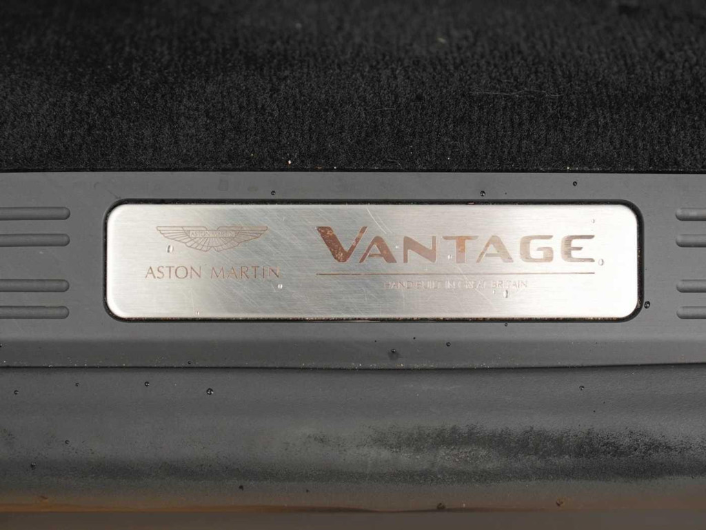 Aston Martin V8 Vantage