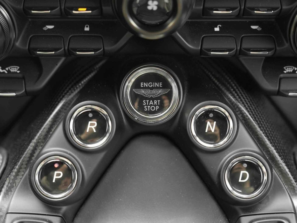 Aston Martin V8 Vantage