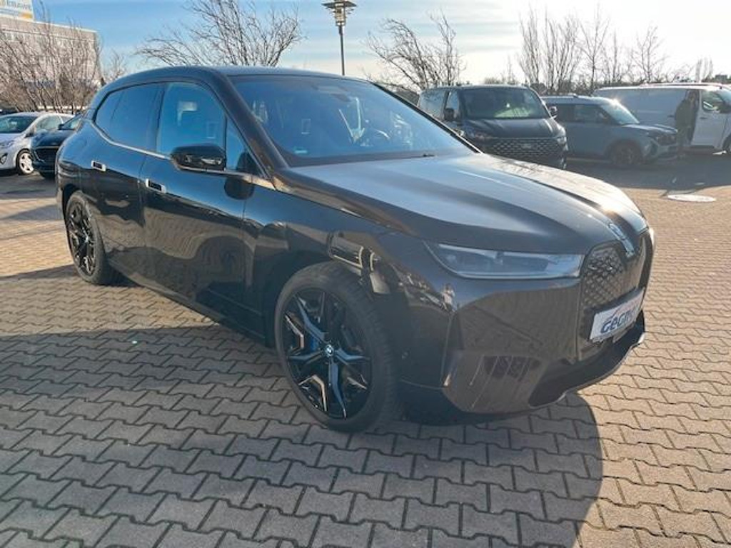 BMW iX