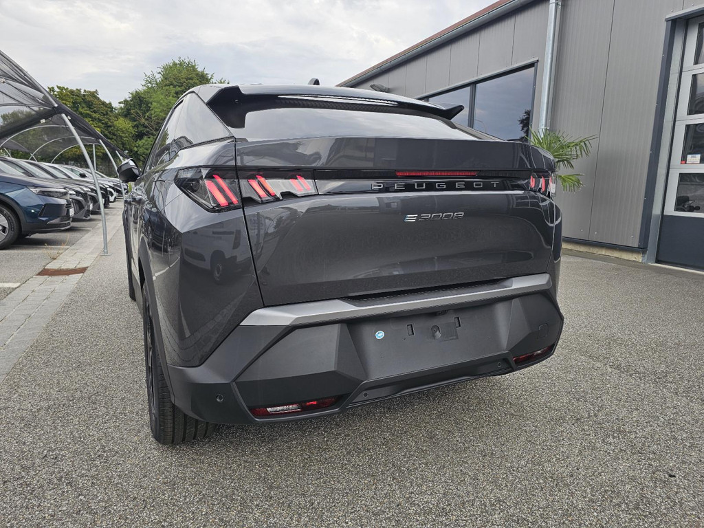 Peugeot E-3008