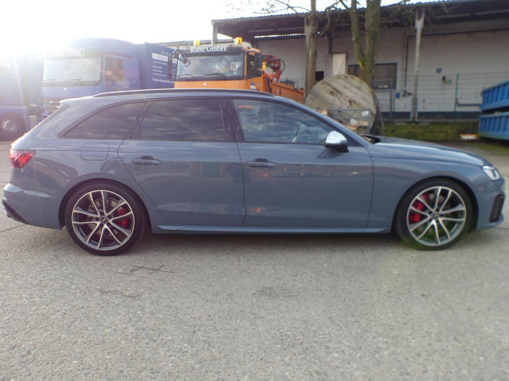 Audi S4