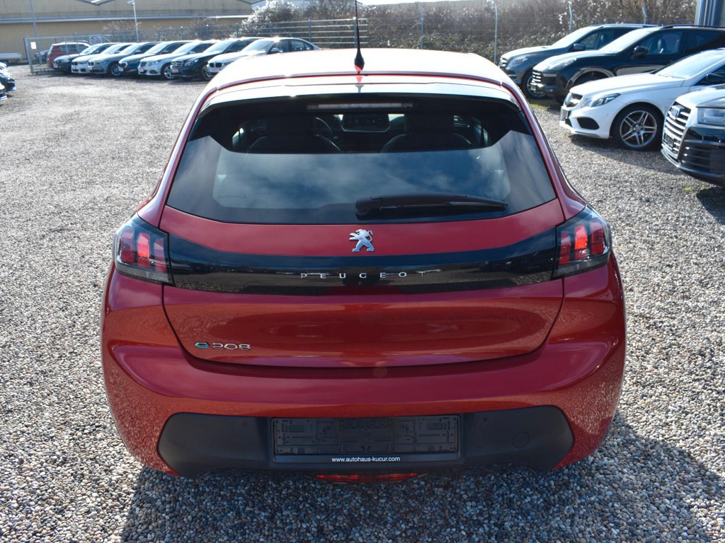Peugeot e-208