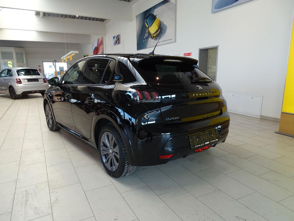 Peugeot e-208