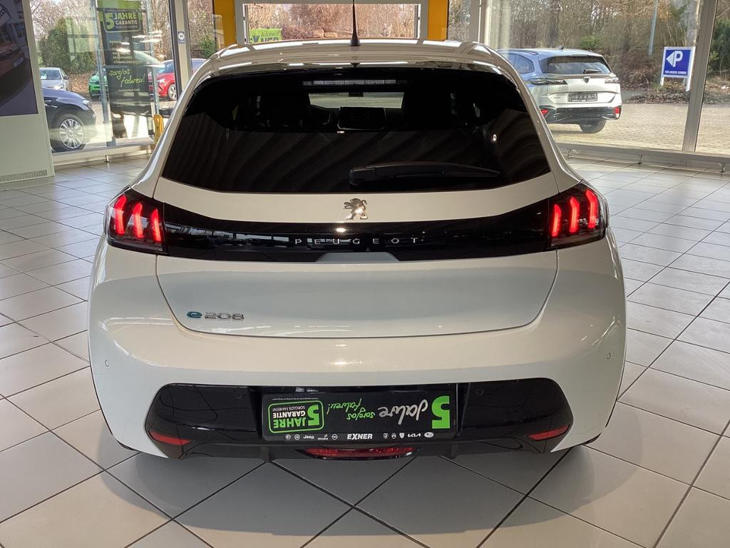 Peugeot e-208