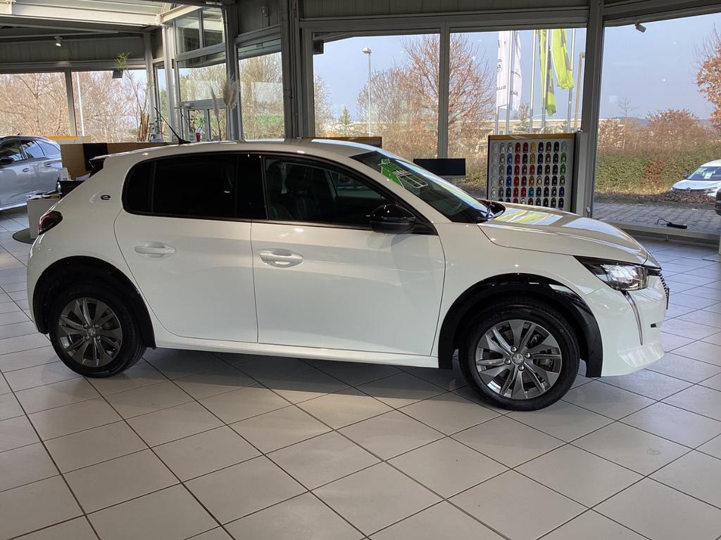 Peugeot e-208