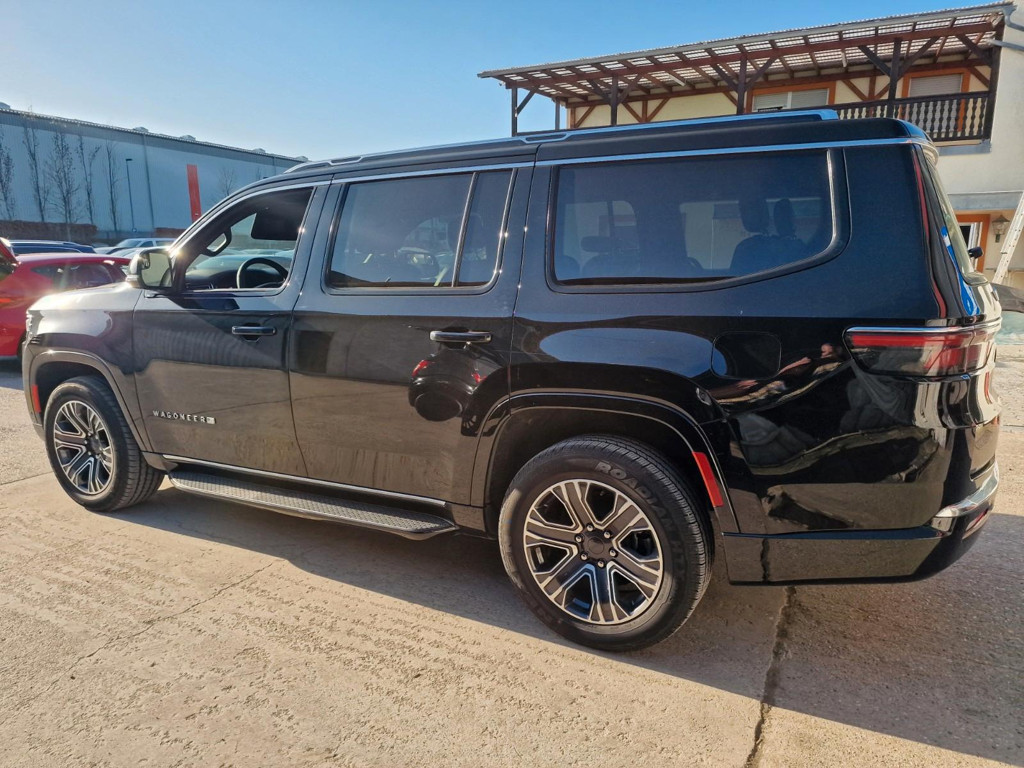 Jeep Wagoneer