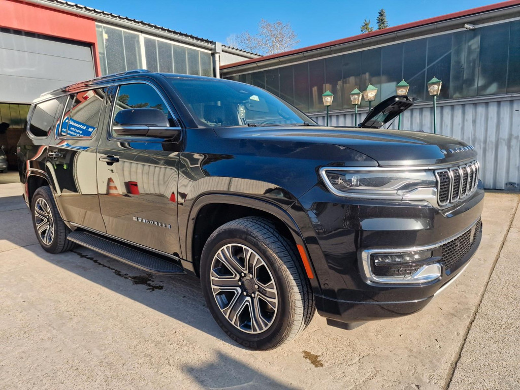 Jeep Wagoneer