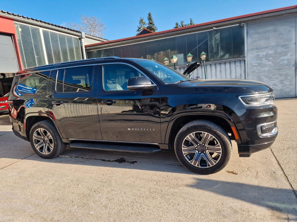 Jeep Wagoneer