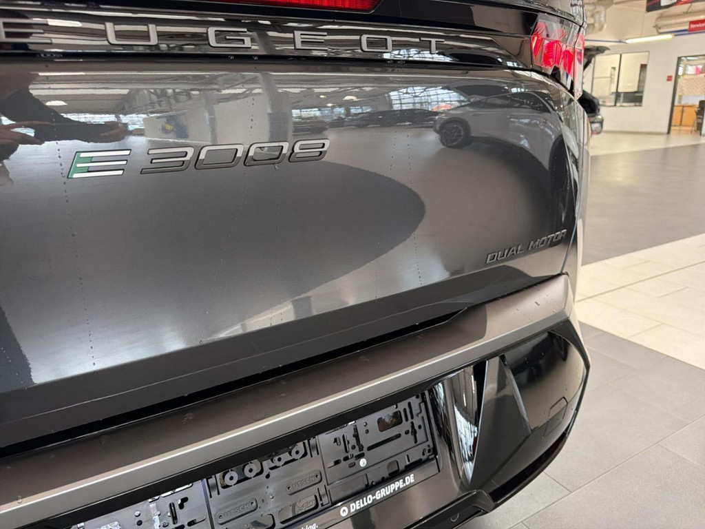 Peugeot E-3008