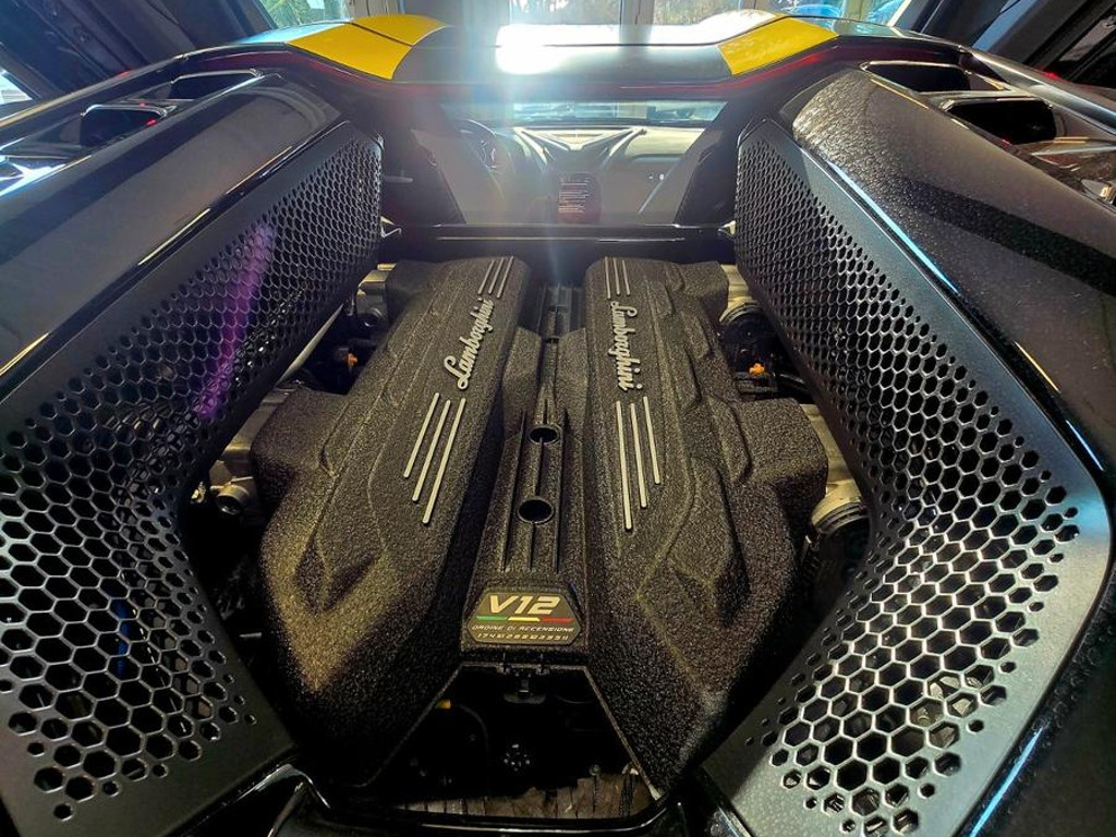 Lamborghini Revuelto