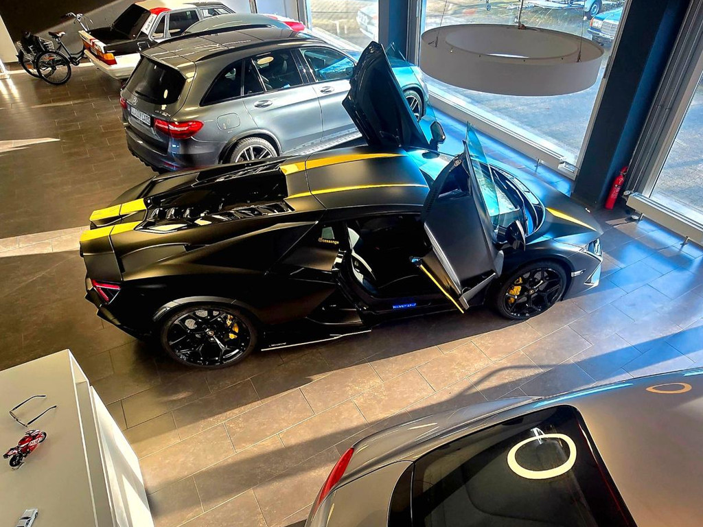 Lamborghini Revuelto