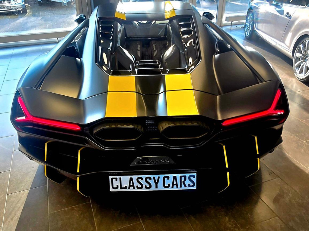 Lamborghini Revuelto