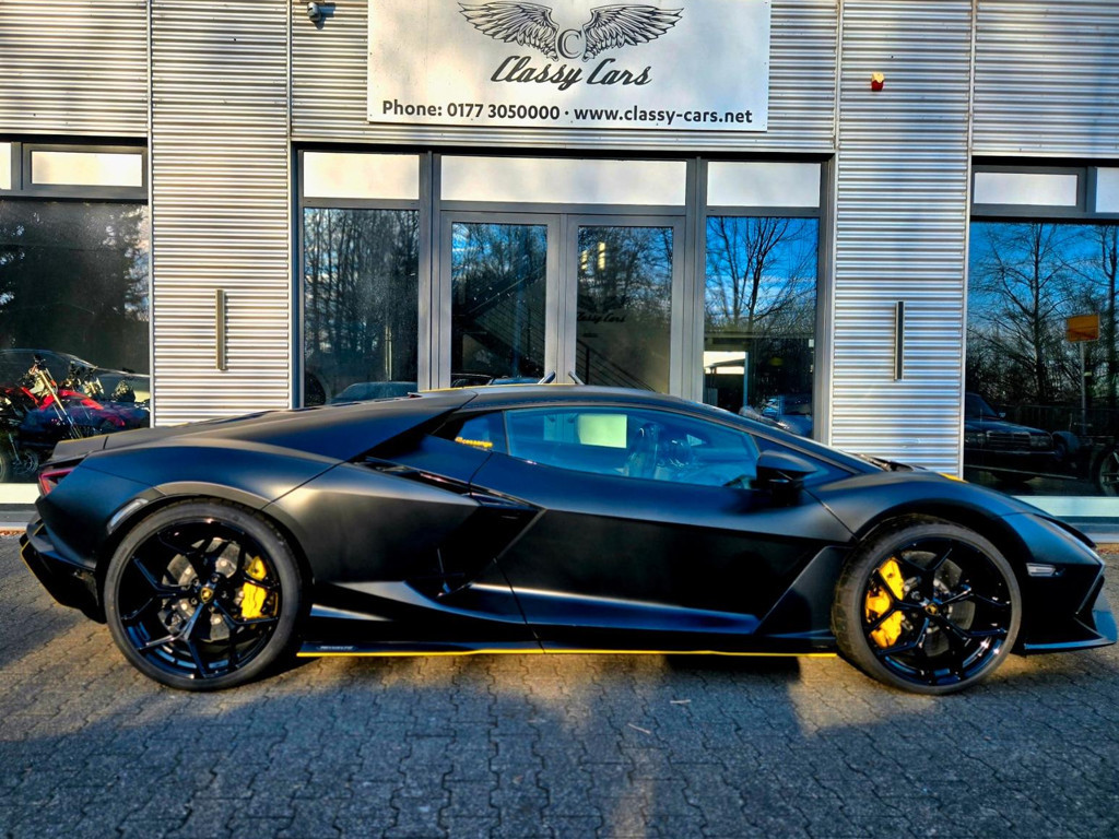 Lamborghini Revuelto