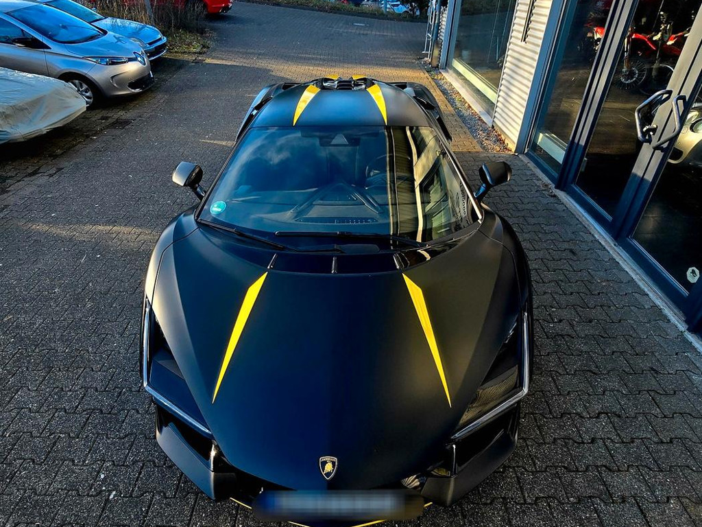 Lamborghini Revuelto