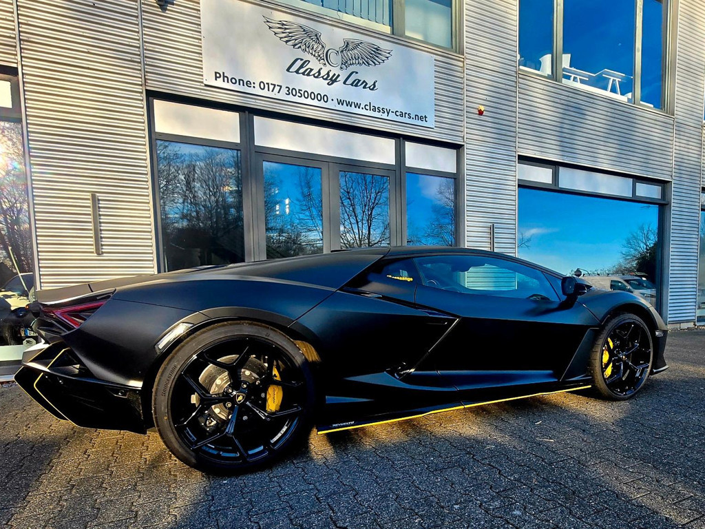 Lamborghini Revuelto