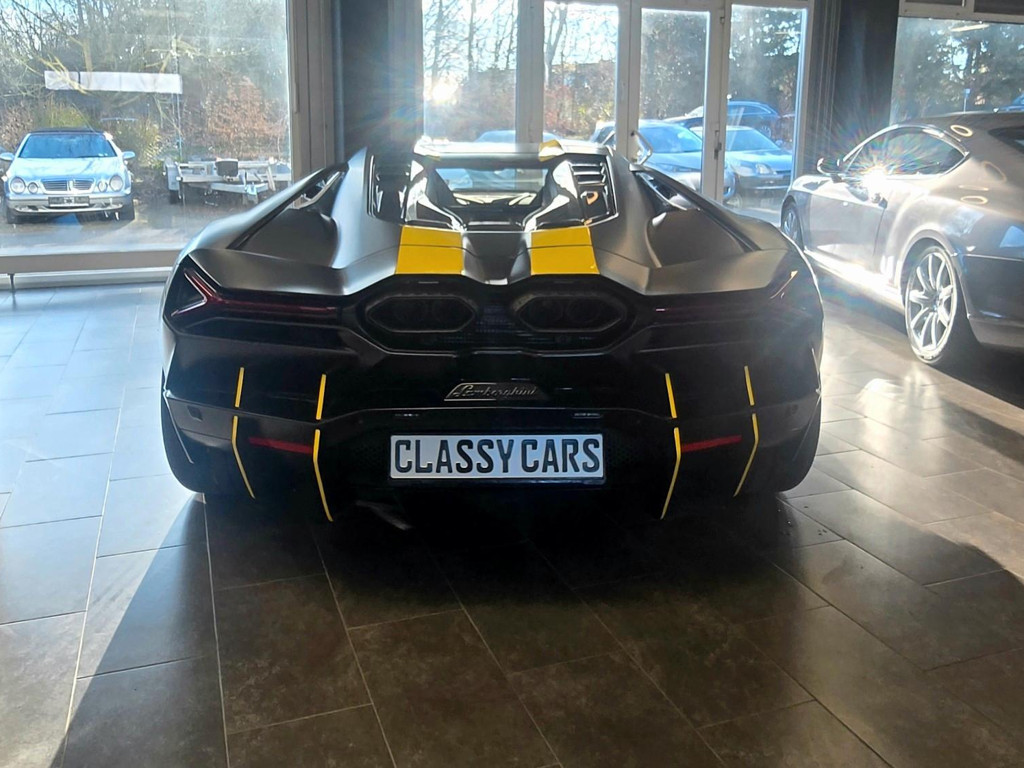 Lamborghini Revuelto