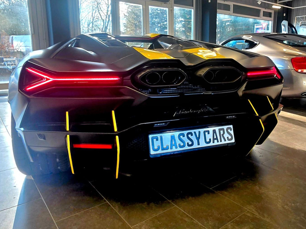 Lamborghini Revuelto