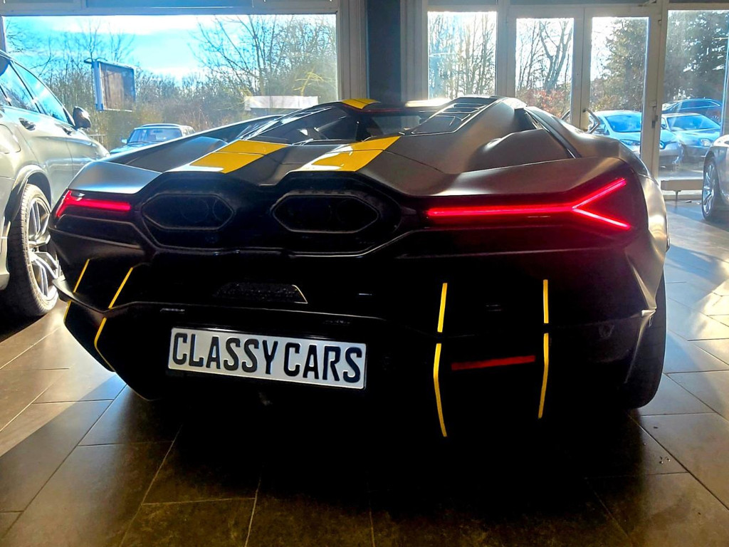 Lamborghini Revuelto