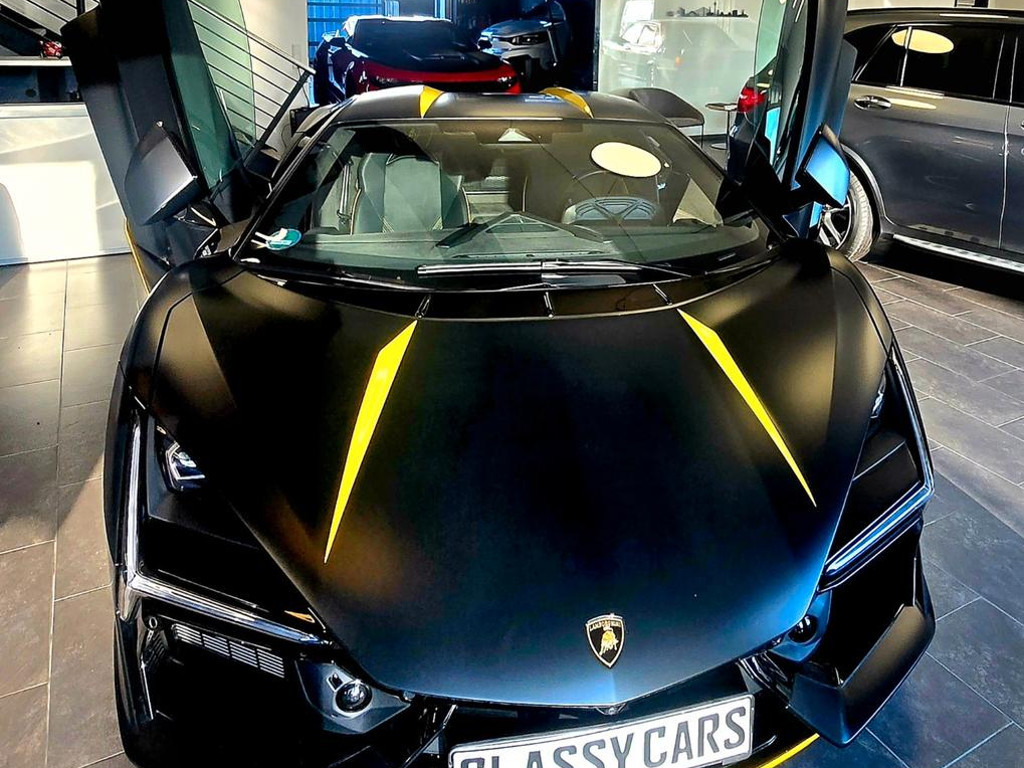 Lamborghini Revuelto