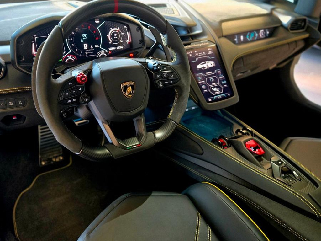 Lamborghini Revuelto