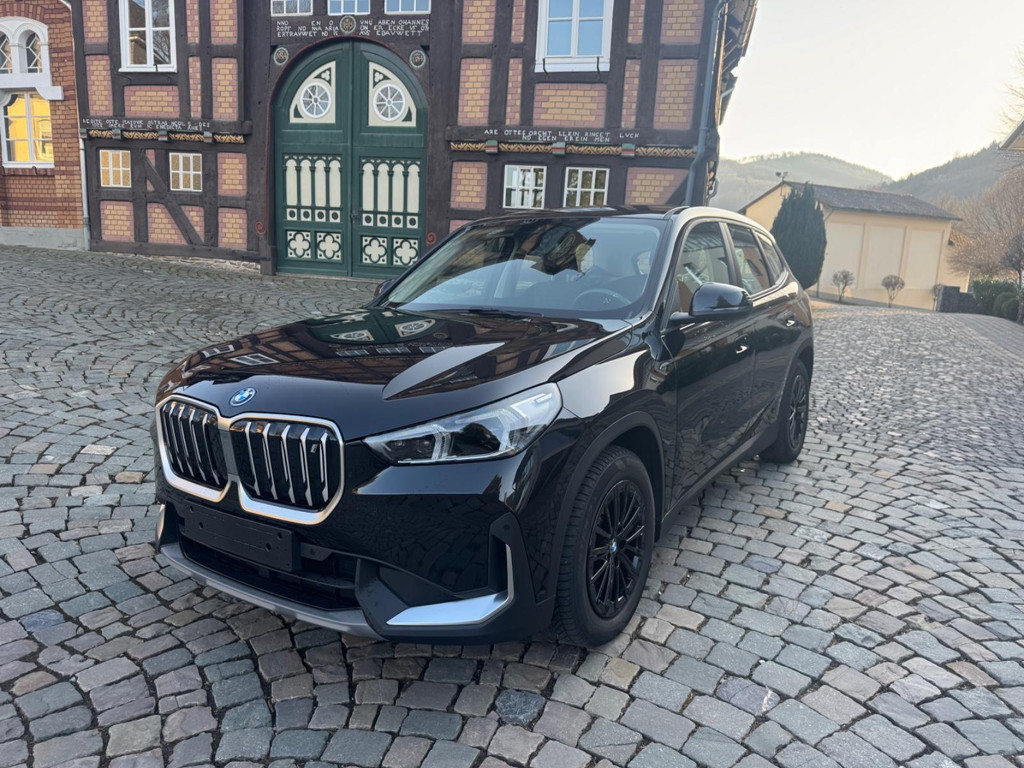 BMW iX1