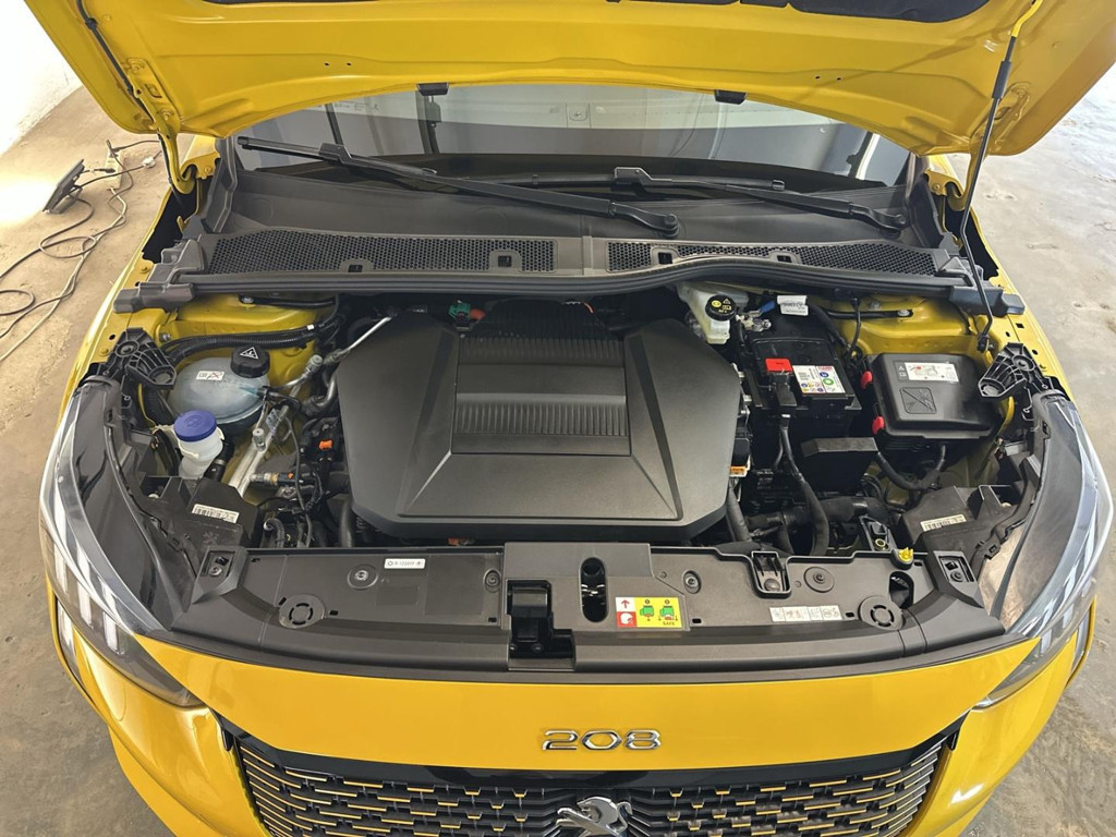 Peugeot e-208