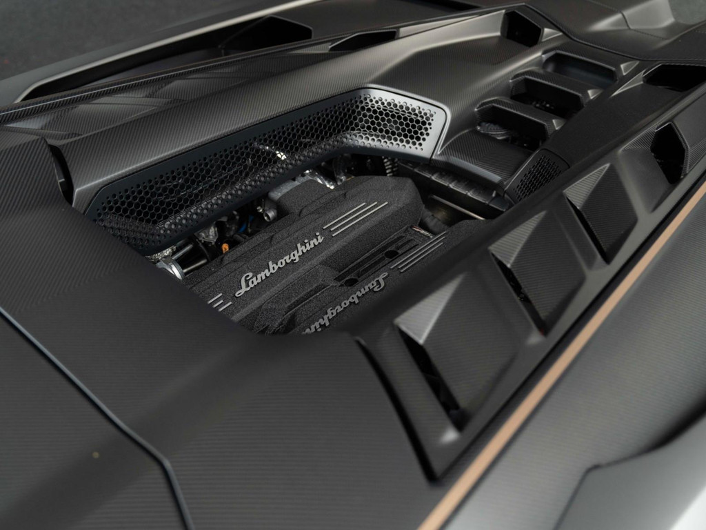 Lamborghini Revuelto