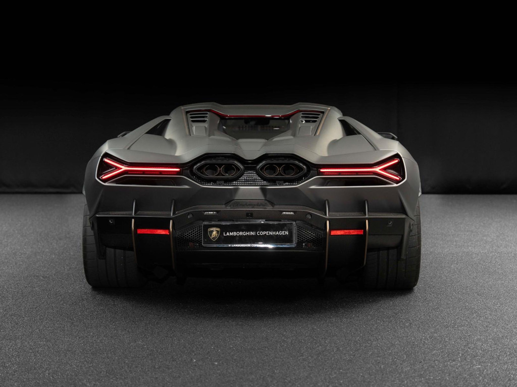 Lamborghini Revuelto