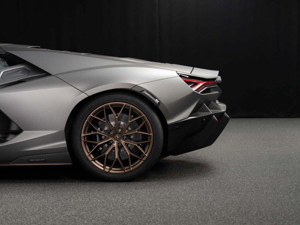 Lamborghini Revuelto