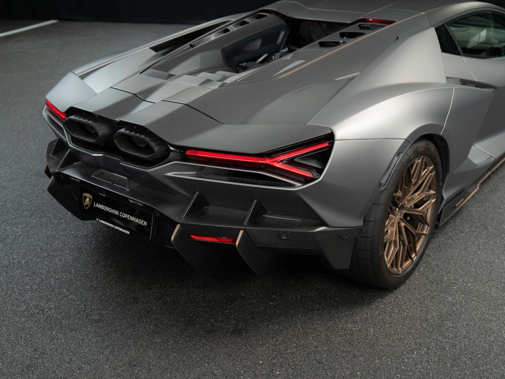 Lamborghini Revuelto