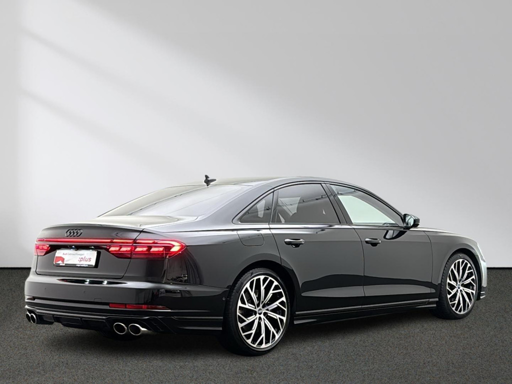 Audi S8
