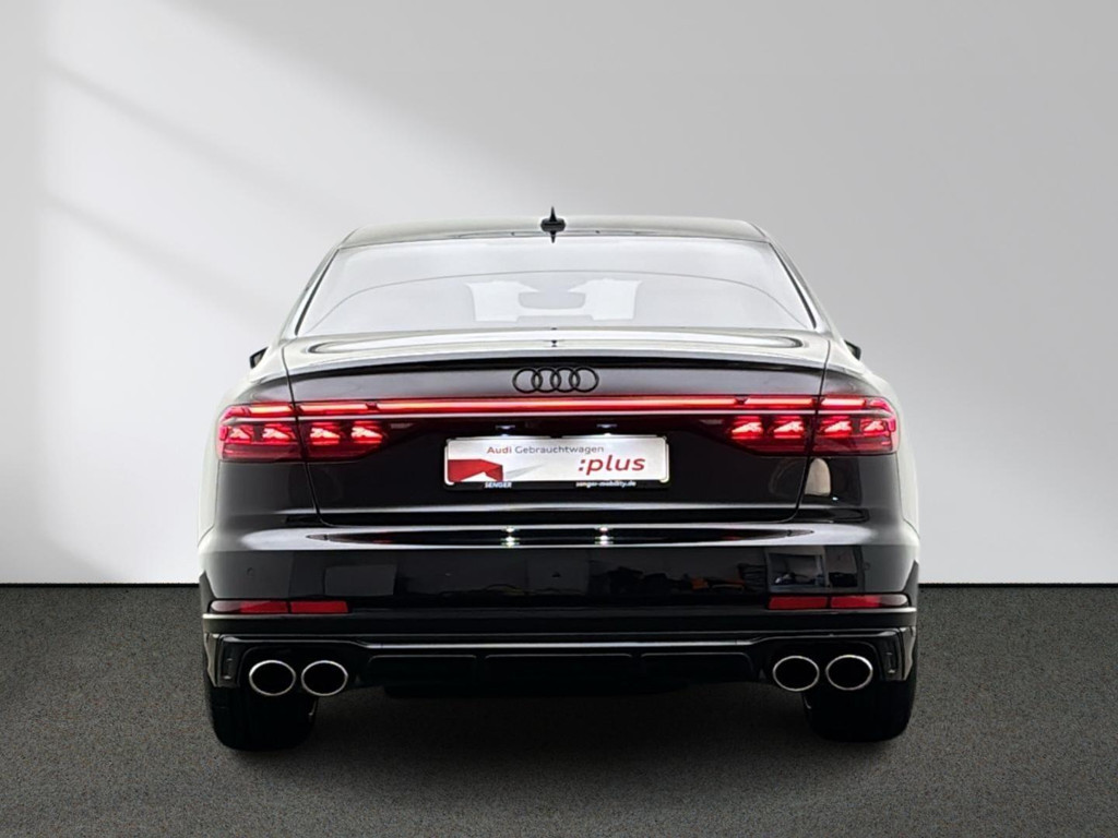Audi S8