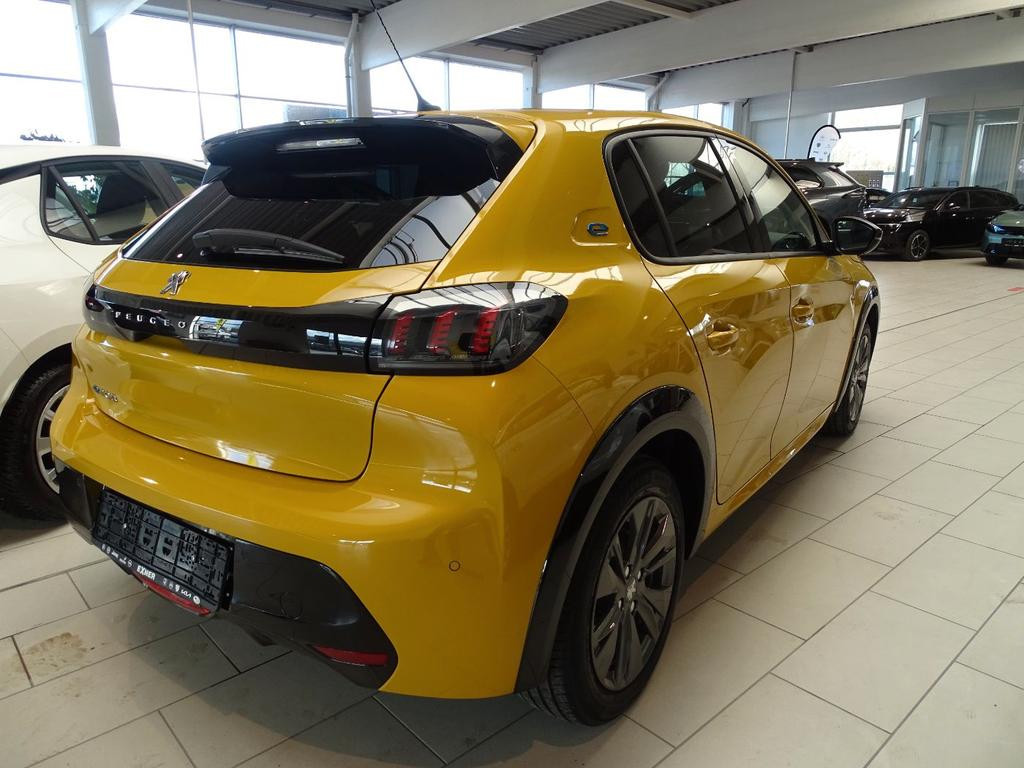 Peugeot e-208