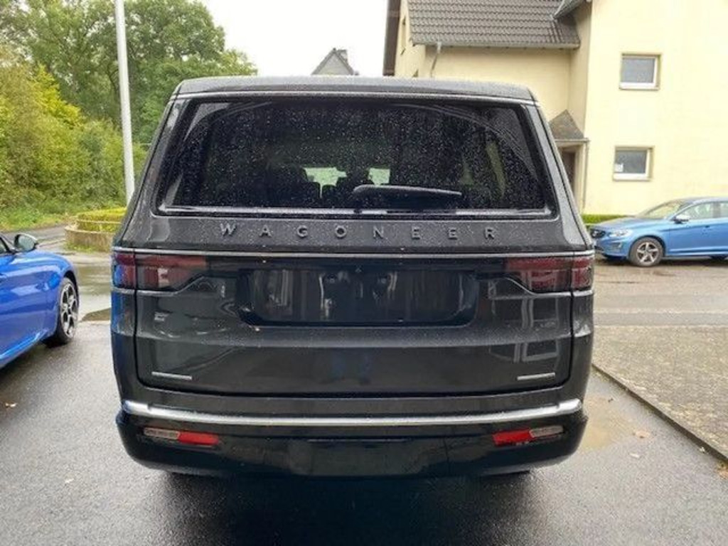 Jeep Wagoneer