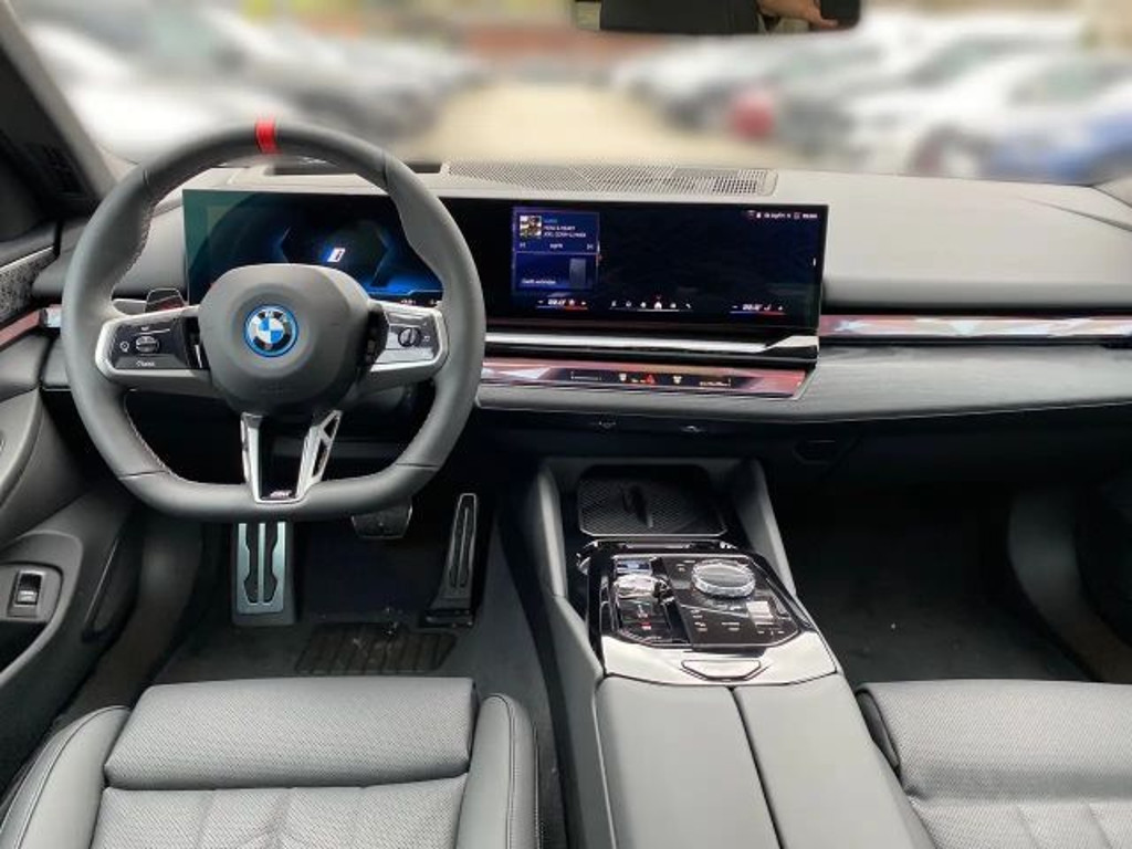 BMW i5
