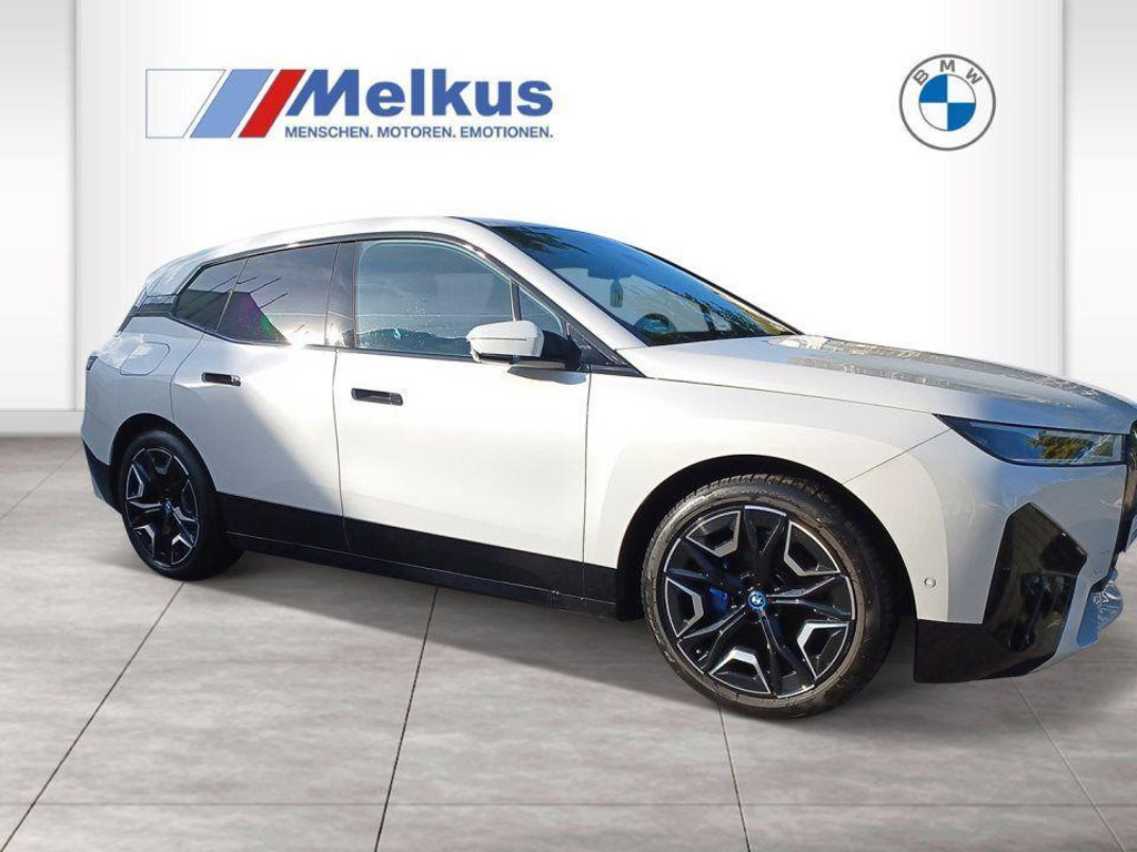 BMW iX